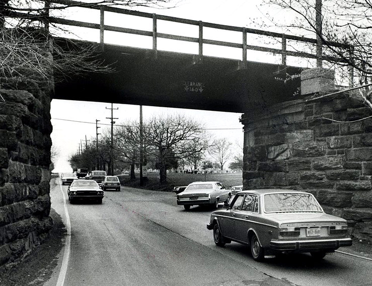 Rail road bridge over Sumneytown Pike